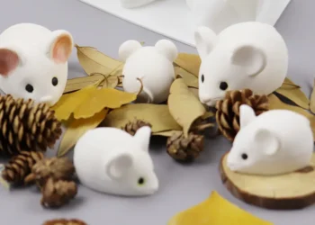 Create Perfectly Shaped Mousse Cakes with This Easy-to-Use Silicone Mold