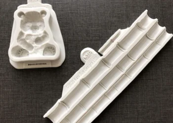 Create Stunning Cakes Effortlessly with the Versatile Bamboo Silicone Decorating Mold