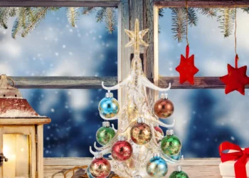 Charming Miniature Glass Christmas Tree Ornament for Festive Table Decor