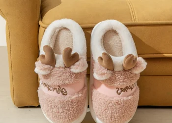 Cozy and Stylish Winter Slippers for Comfortable Indoor Warmth