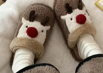 Cozy Winter Slippers for Men and Women with Stylish Anti-Slip Design
